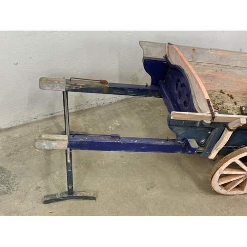 354d - An early 20th century cart. 180cm.