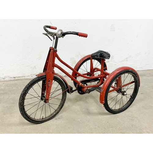 354e - A 1950’s childs tricycle.