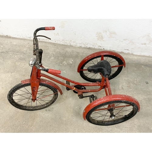 354e - A 1950’s childs tricycle.