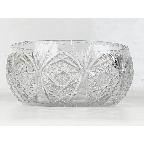 391 - A vintage Bohemian Pinwheel cut lead crystal bowl, 20cm x 10cm