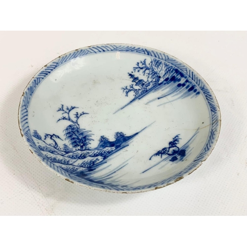 413 - 5 pieces of 18th century Chinese blue & white porcelain. Largest measures 16.5cm