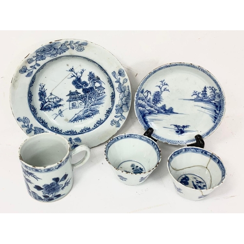 413 - 5 pieces of 18th century Chinese blue & white porcelain. Largest measures 16.5cm