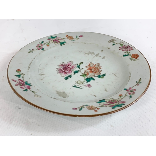 418 - 2 18th century porcelain plates, including Lowsoft Porcelain. 23.5cm