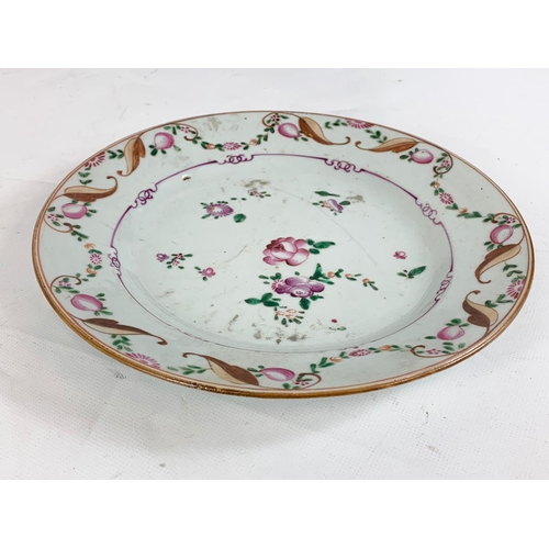 418 - 2 18th century porcelain plates, including Lowsoft Porcelain. 23.5cm