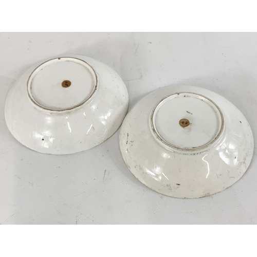 421 - A pair of early 19th century porcelain bowls, 14cm