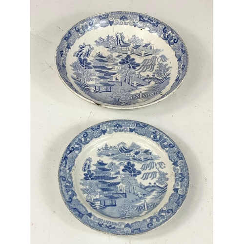 424 - A large quantity of 18th century and early 19th century Chinese and English porcelain. Including Wor... 