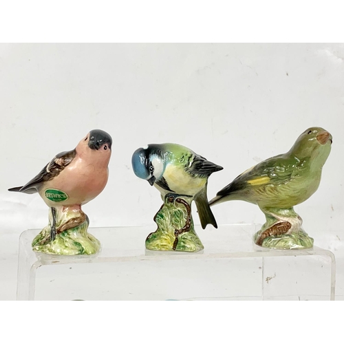 489 - A quantity of Beswick pottery birds. 10cm.