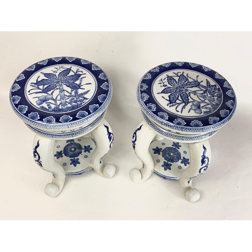 499 - A pair of Regency Ironstone pottery jardiniere stands. 27 x 29.5cm.