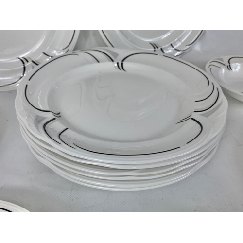 550 - A 14 piece Royal Albert Horizons Enigma dinner ware. 8 dinner plates, 4 bowls and a gravy boat.