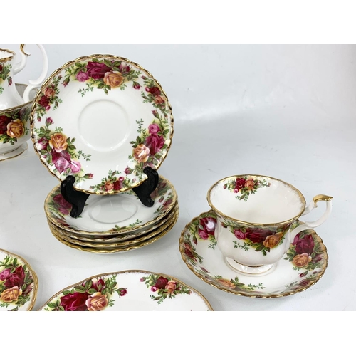 564 - 22 pieces of Royal Albert Old Country Roses pottery tea ware.