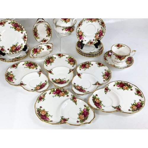 564 - 22 pieces of Royal Albert Old Country Roses pottery tea ware.