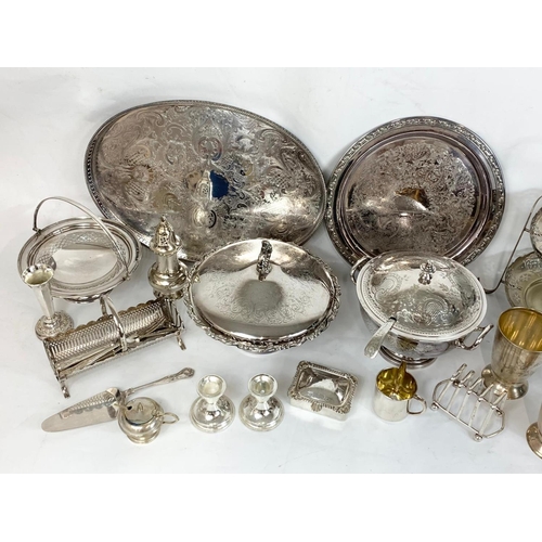 641 - A quantity of silver plate.