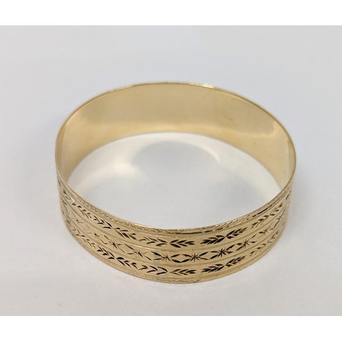 689 - 9ct gold bangle, 33 grams