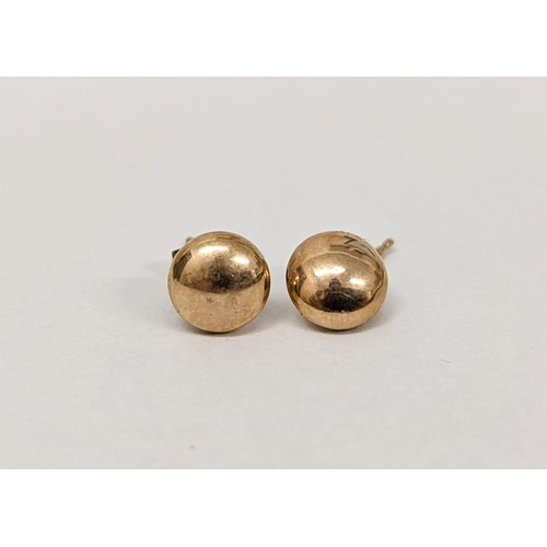 690 - A pair of 9ct gold earrings, with a 9ct gold lady's ring