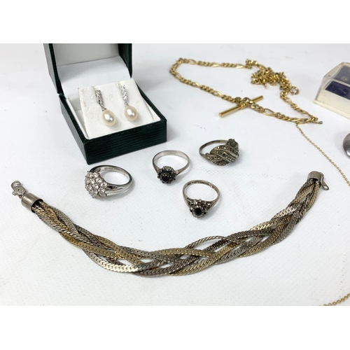 722 - A quantity of silver jewellery. Rings, bracelets and necklaces.