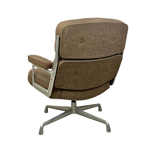 821 - An original Charles & Ray Eames Time Life “Lobby Chair” designed for Herman Miller. Model ES104