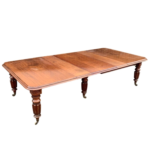 823 - A large quality early Victorian mahogany telescopic dining table on turned reeded legs. Circa 1840. ... 