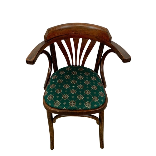 832 - A set of 6 vintage Bentwood chairs