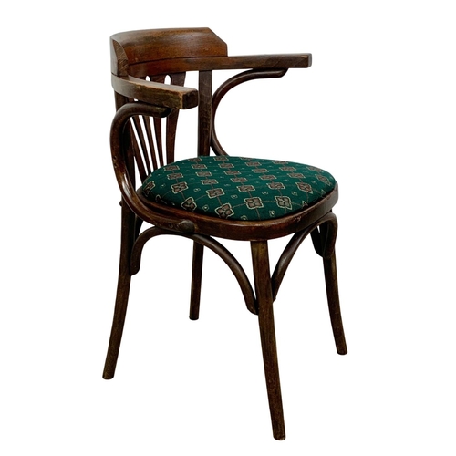 832 - A set of 6 vintage Bentwood chairs