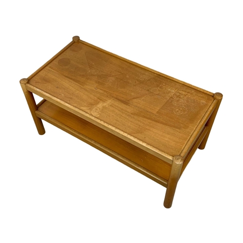 845 - A 2 tier Mid Century coffee table. 94.5 x 48.5 x 46cm