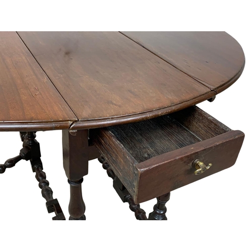 866 - An 18th century George II Spanish mahogany Gateleg drop leaf table with drawer. Circa 1730-1740. Ext... 