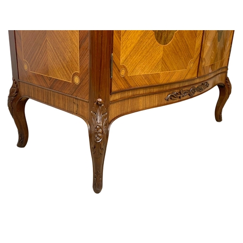 892 - An 18th century style French inlaid display cabinet. 93 x 47 x 152.5cm.