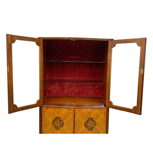 892 - An 18th century style French inlaid display cabinet. 93 x 47 x 152.5cm.