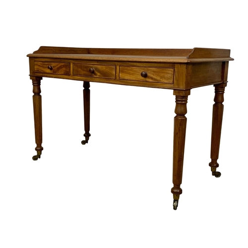 917 - A large early Victorian mahogany side table with gallery back and 3 drawers. Circa 1840-50. 122 x 60... 