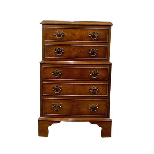 930B - A small Georgian style burr walnut chest of drawers. 46 x 32 x 71.5cm