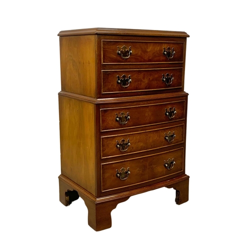 930B - A small Georgian style burr walnut chest of drawers. 46 x 32 x 71.5cm