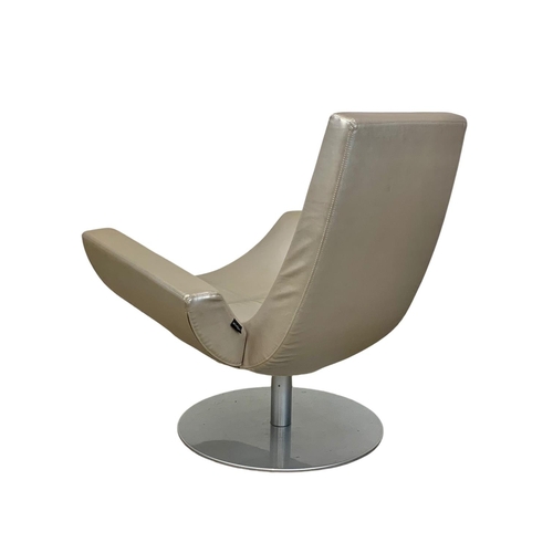 943 - An Italian designer “Fly” Contemporary swivel lounge chair by Arketipo. 83 x 86 x 88cm.