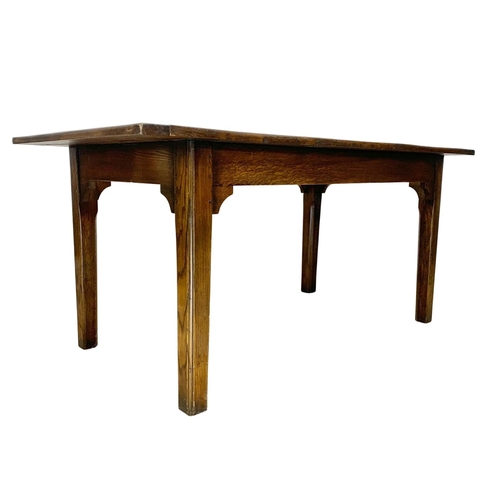 988 - An 18th century style oak farmhouse table with square tapered legs. 168.5 x 83.5 x 77cm