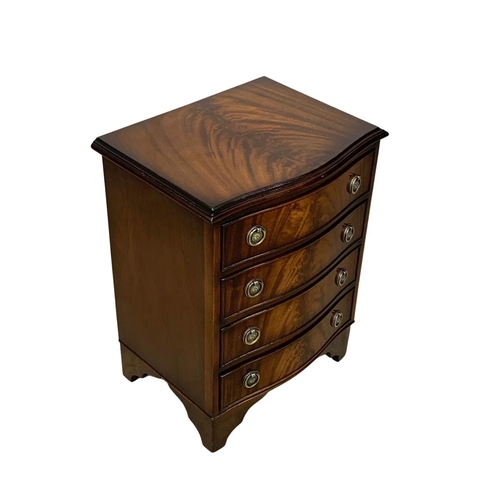 992 - A small Georgian style mahogany serpentine chest of drawers. 45 x 35 x 59cm.