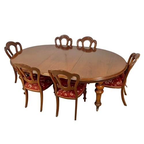 995 - A Victorian mahogany telescopic dining table and 6 balloon back chairs. Circa 1870. Extended 217cm. ... 