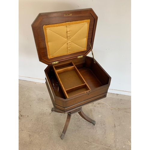 307 - A mahogany sewing table. 46 x 38 x 76cm