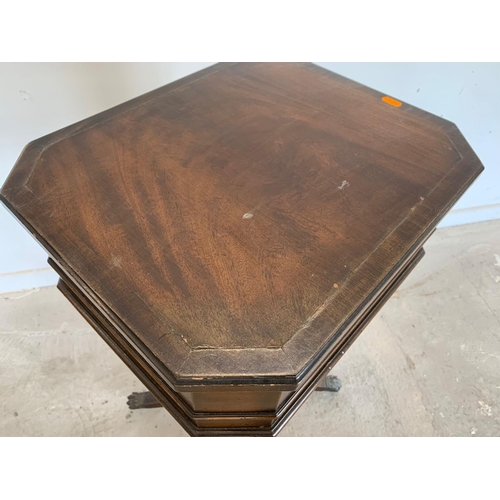 307 - A mahogany sewing table. 46 x 38 x 76cm