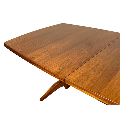 850 - A Mid Century Brazilian rosewood extending dining table by Gordon Russell. Circa 1960. Fully extende... 