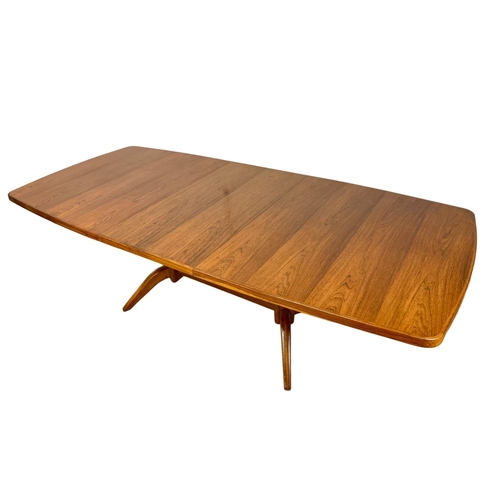 850 - A Mid Century Brazilian rosewood extending dining table by Gordon Russell. Circa 1960. Fully extende... 