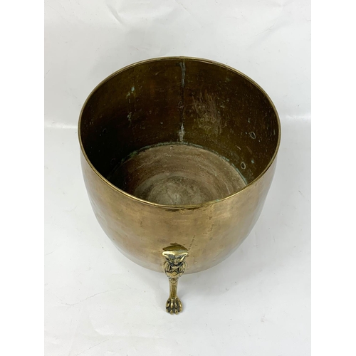 10 - A vintage Georgian style brass coal bucket. 28.5 x 28cm.