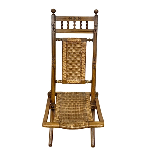 1009 - A small late 19th century campaign folding chair