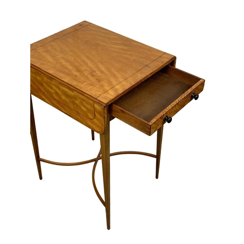 1022 - A small Edwardian satin wood Pembroke table with drawer. Closed 43.5 x 51 x 75cm