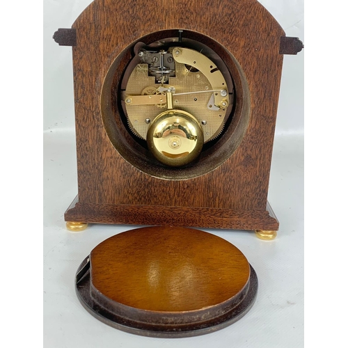 2 - An inlaid mahogany mantle clock. Comitti of London. 18 x 8.5 x 25cm.