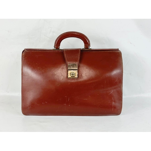 201 - A vintage leather case. 45cm