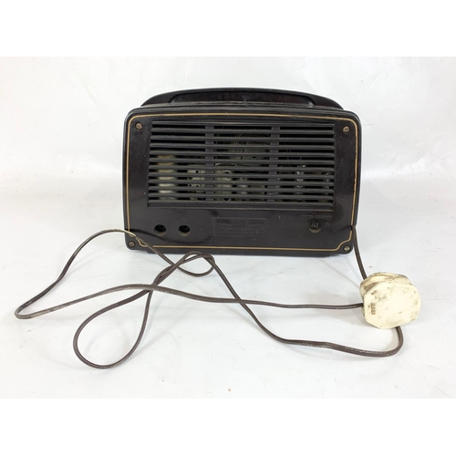 228 - A vintage Philips radio. 31 x 22cm