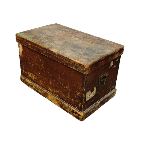 250 - A Victorian pine storage trunk. 63 x 38 x 38.5cm