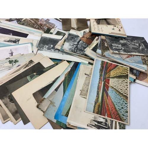 300 - A large quantity of vintage postcards.