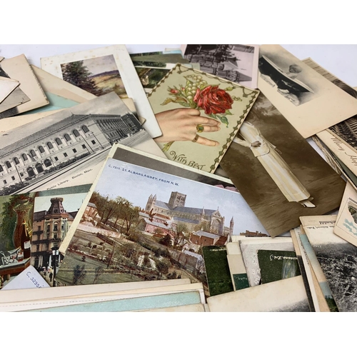 300 - A large quantity of vintage postcards.