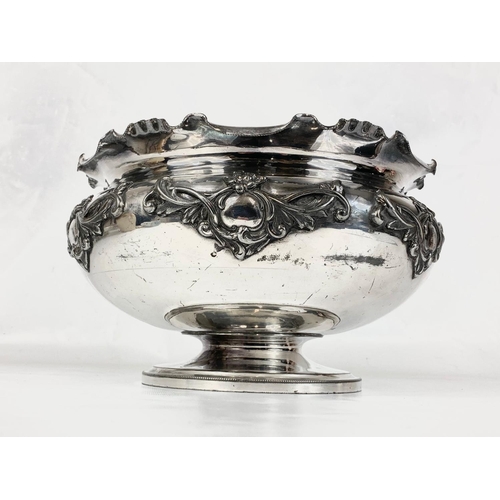 425 - A large late Victorian silver plated bowl by Walker & Hall. 27 x 15cm