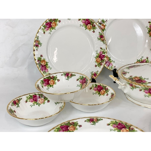 437 - 13 pieces of Royal Albert Old Country Roses dinner ware. 6 dinner plates, 6 soup bowls and a tureen