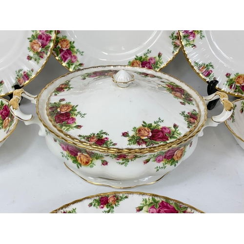 437 - 13 pieces of Royal Albert Old Country Roses dinner ware. 6 dinner plates, 6 soup bowls and a tureen